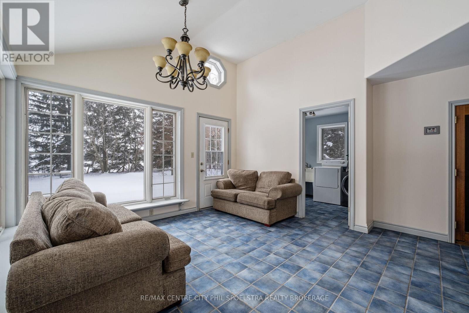 8548 WELLINGTON ROAD Property Photo