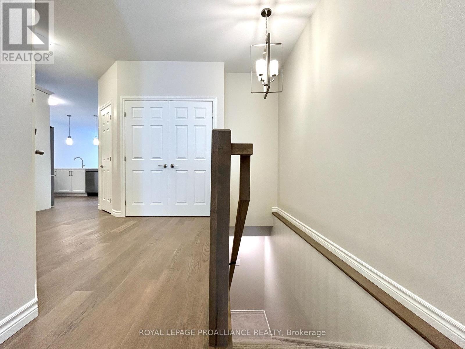 99 Cloverleaf Unit 19 photo 3