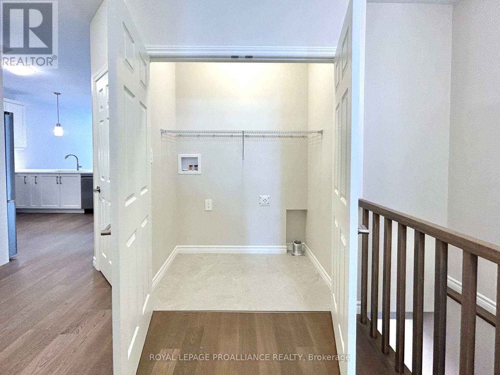 99 Cloverleaf Unit 19 photo 4