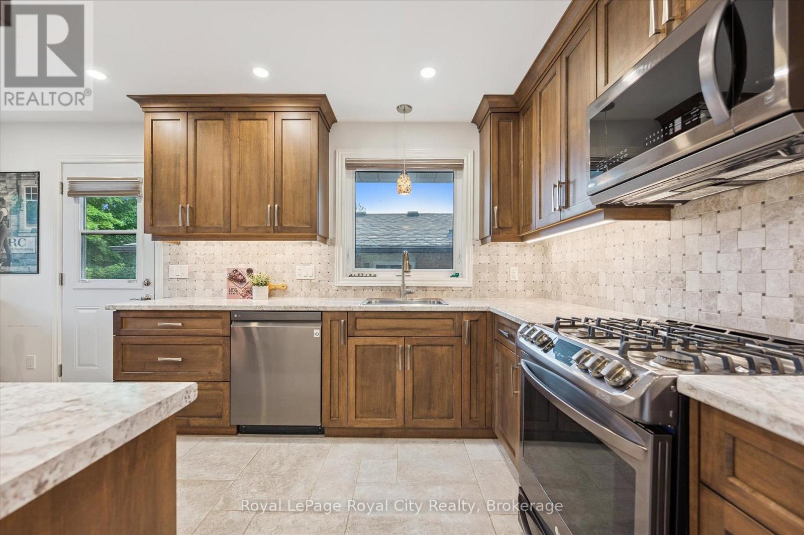 47 ARGYLE DRIVE - 19