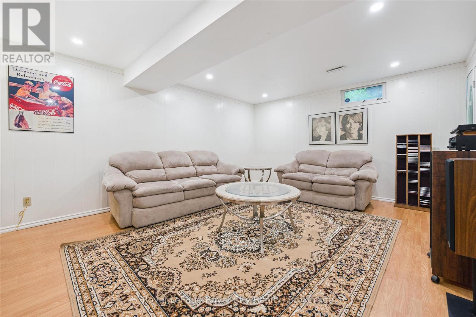 47 ARGYLE DRIVE - 32