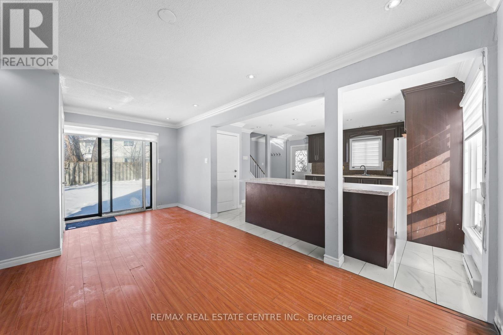 8 GOLDEN GATE DRIVE - 11