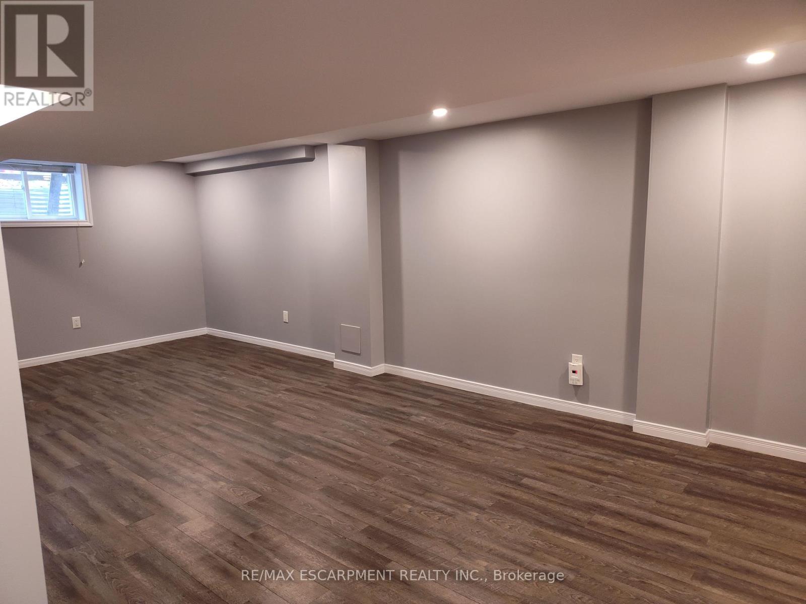 Single Family House for Sale in LOWER   SAN FERNANDO DRIVE Hamilton (Mountview) 