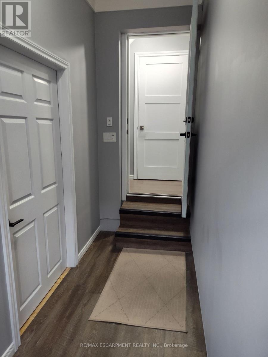 Single Family House for Sale in LOWER   SAN FERNANDO DRIVE Hamilton (Mountview) 