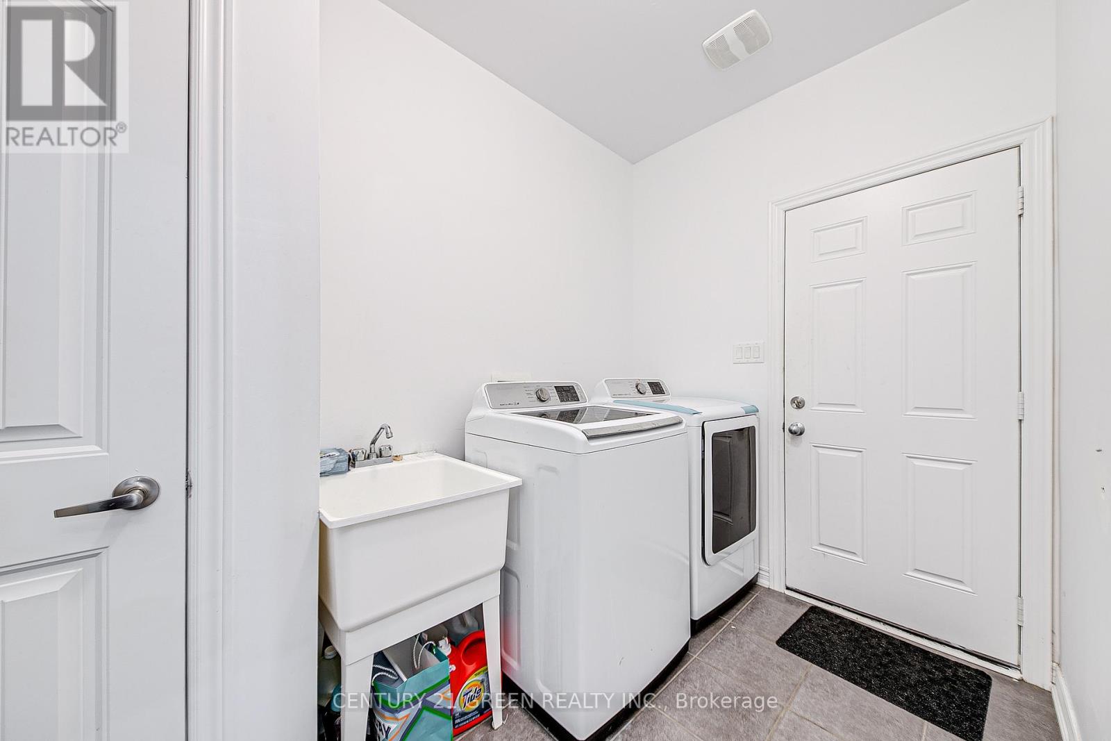 185 SHEPHARD AVENUE - 10