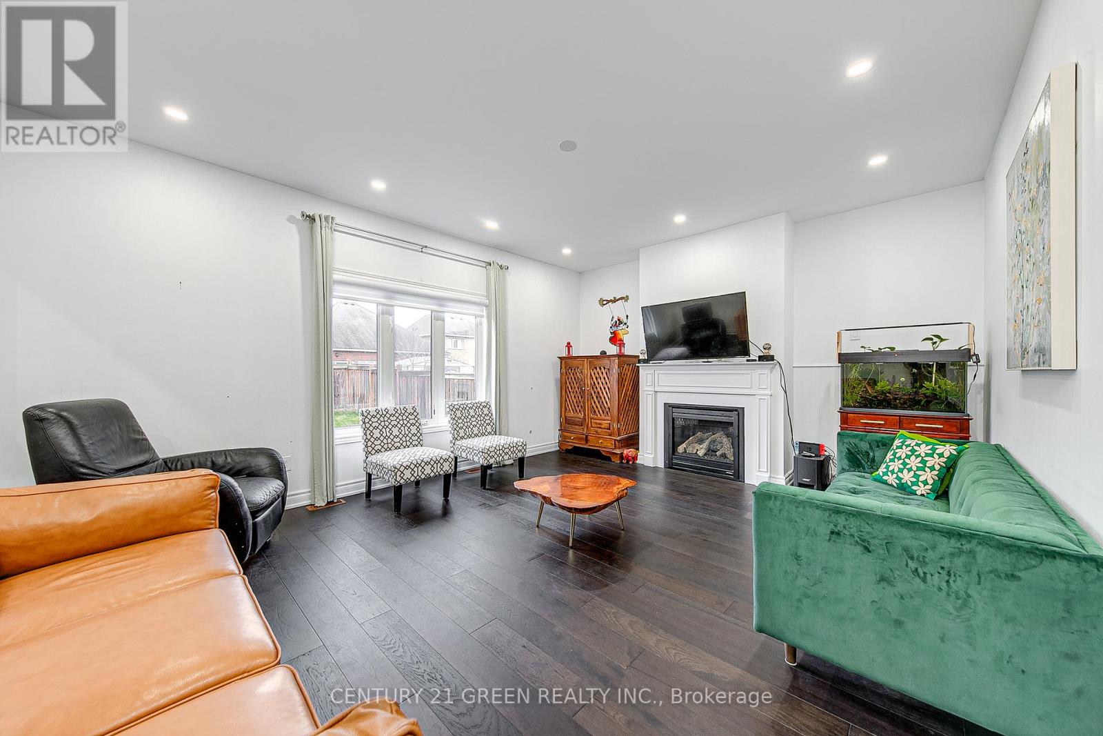 185 SHEPHARD AVENUE - 8