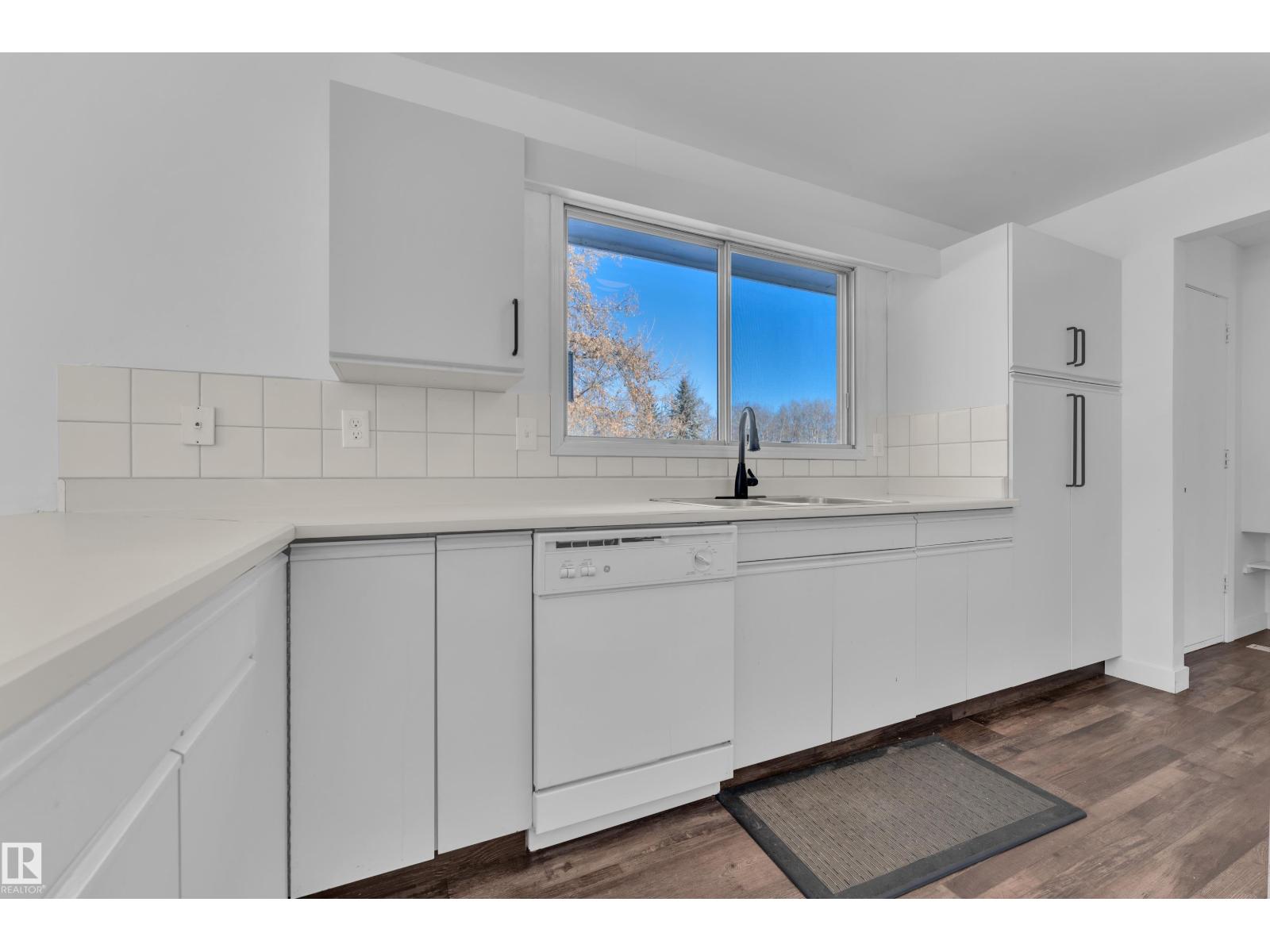 20920 9 AV NW, Edmonton