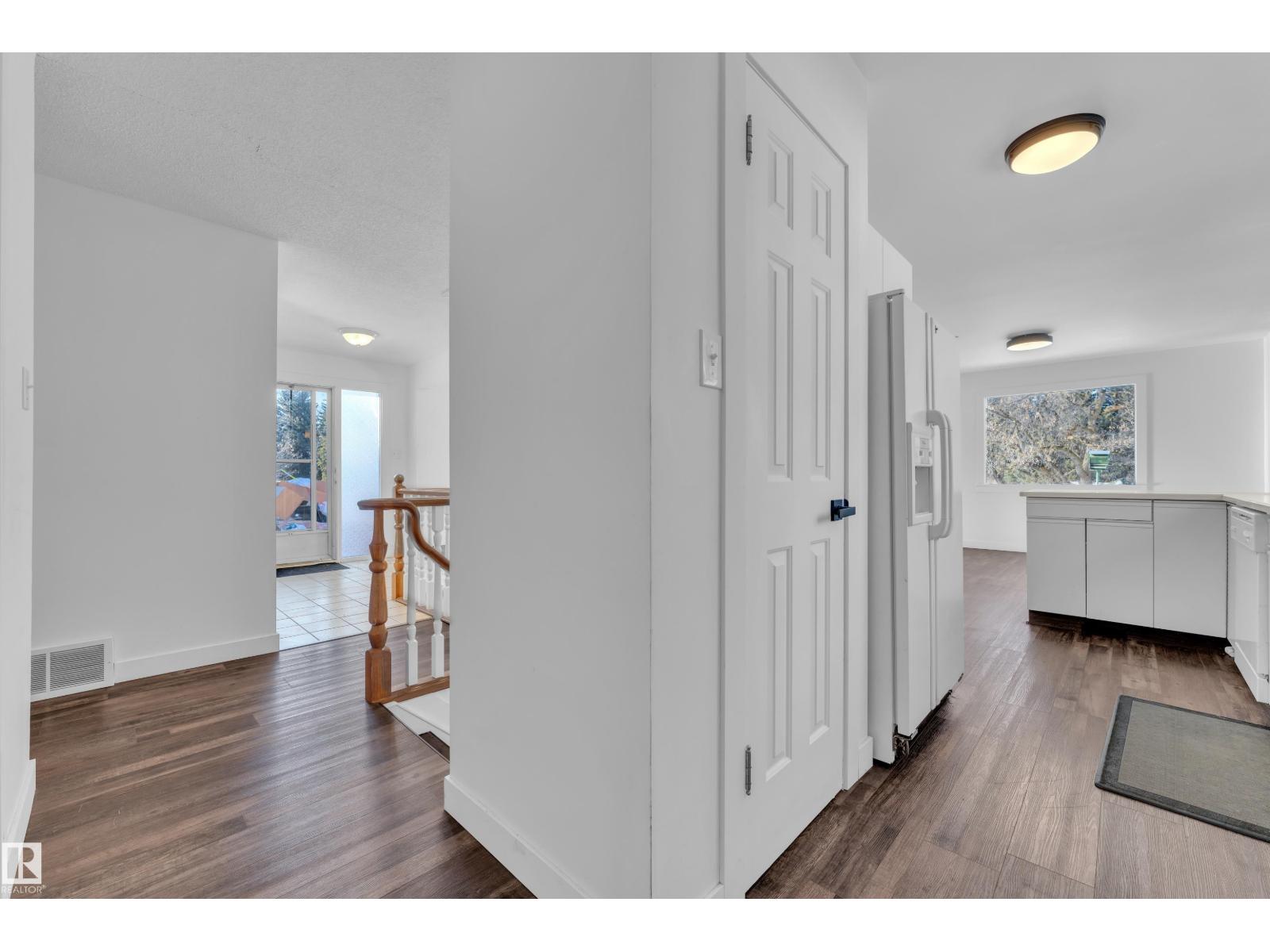 20920 9 AV NW, Edmonton