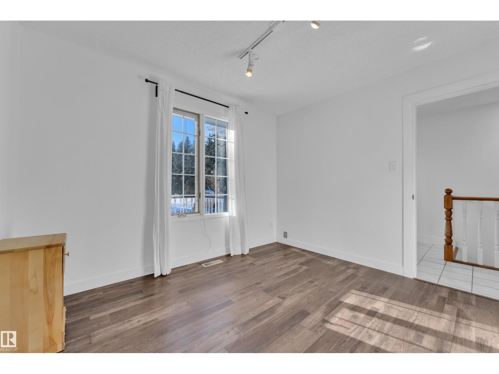 20920 9 AV NW - 20