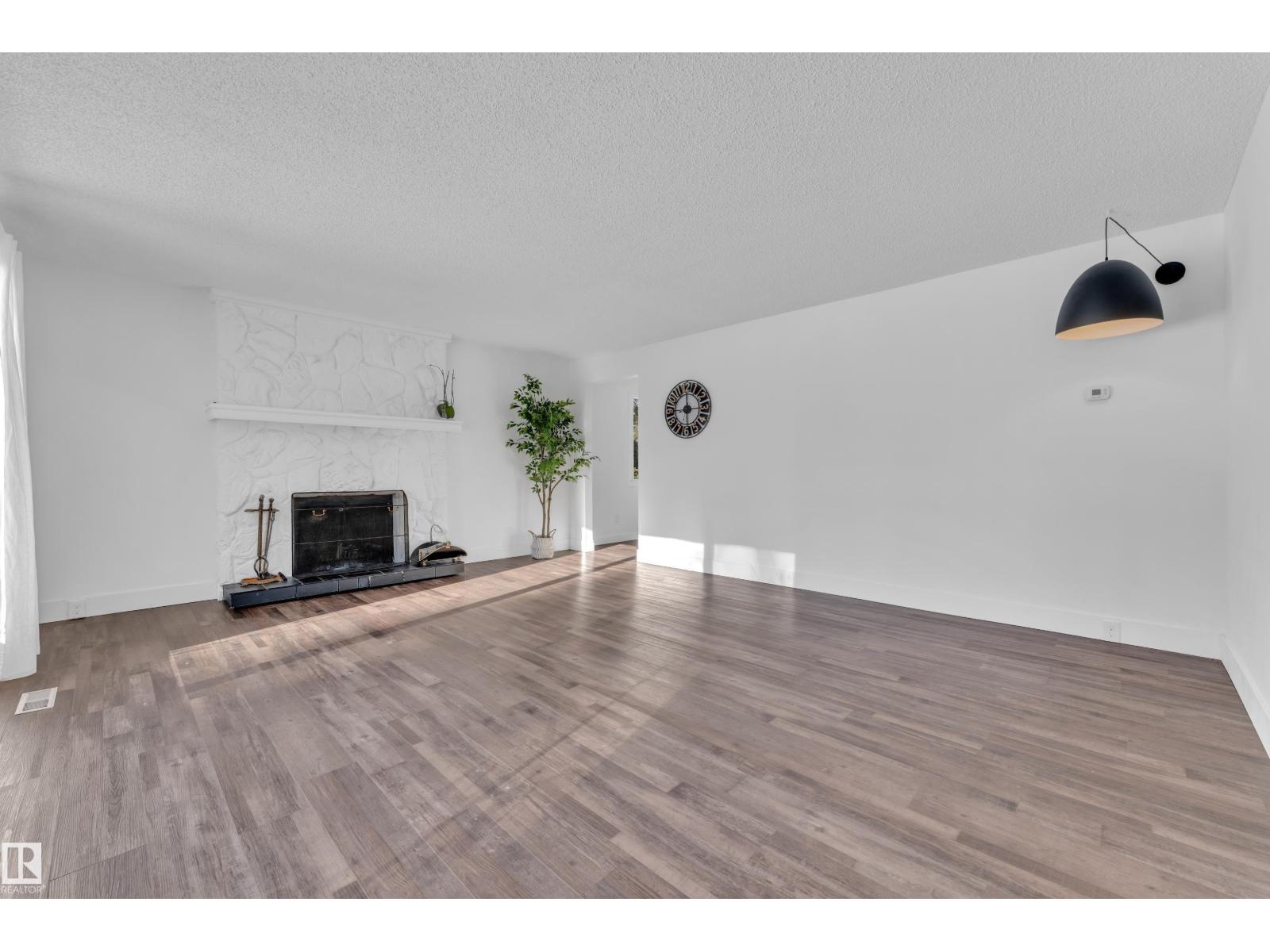 20920 9 AV NW, Edmonton