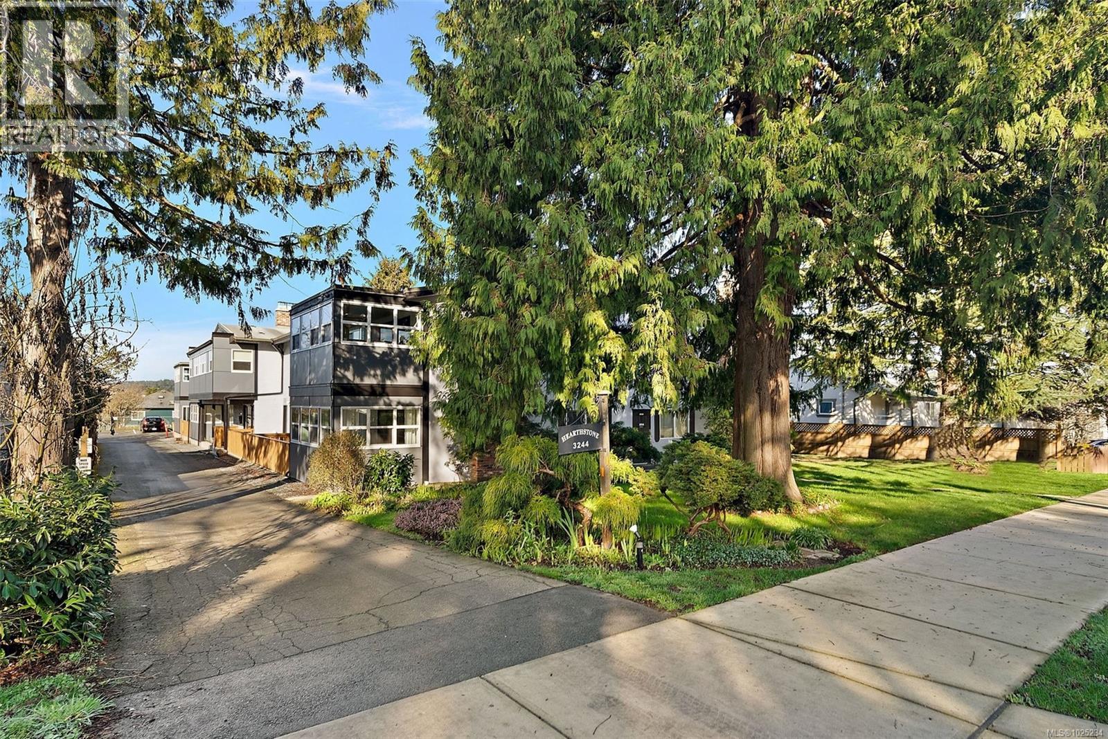 206 3244 Seaton St, Saanich