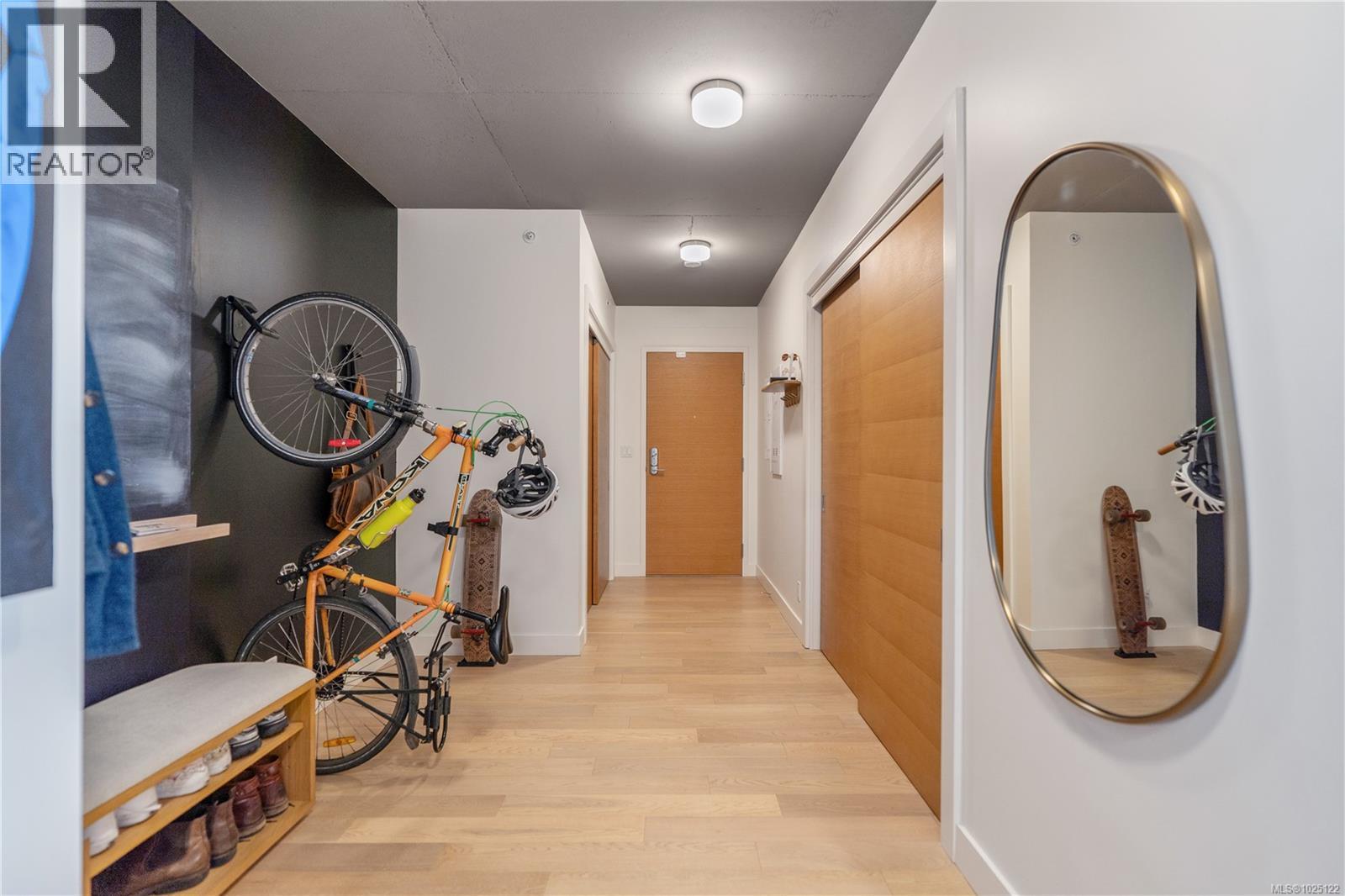 213 989 Johnson Street, Victoria