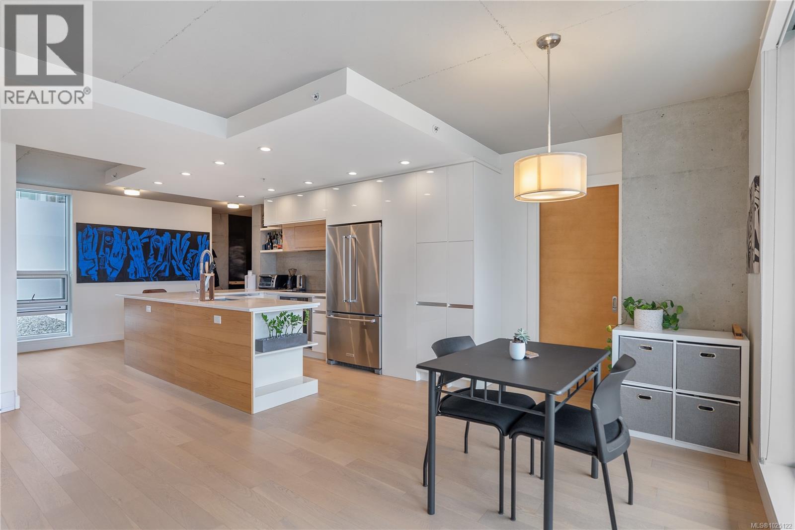 213 989 Johnson Street, Victoria