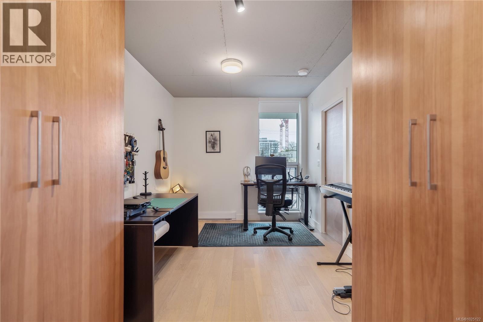 213 989 Johnson Street, Victoria