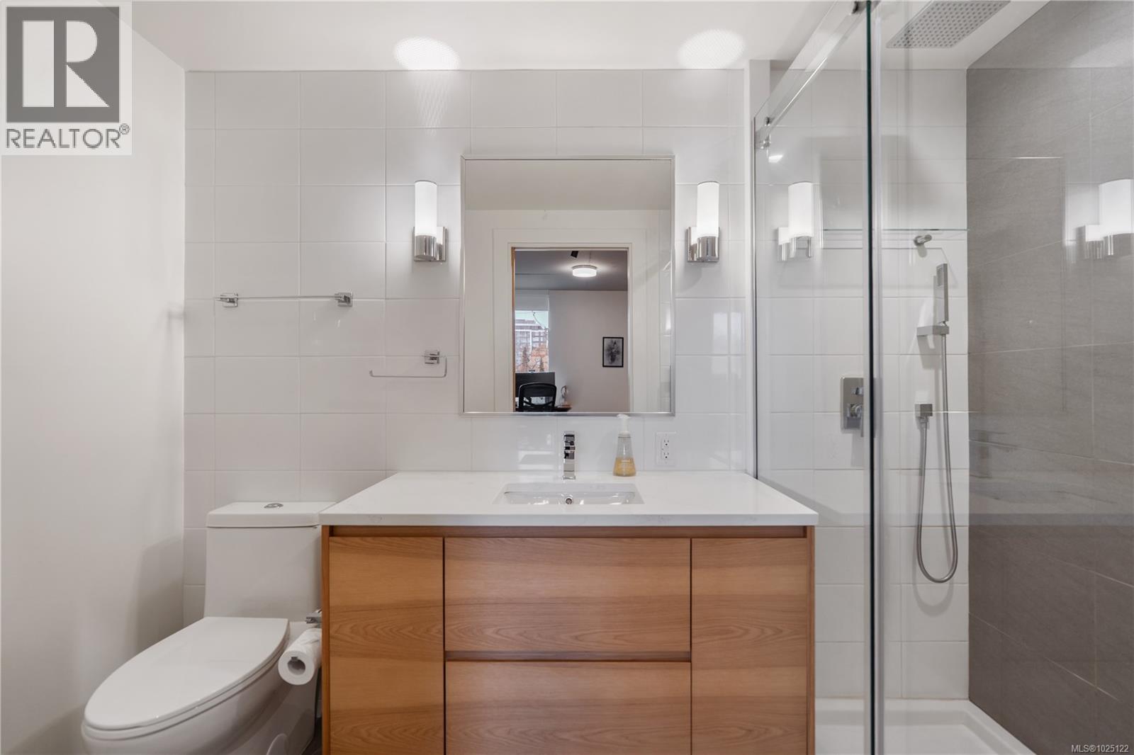 213 989 Johnson Street, Victoria