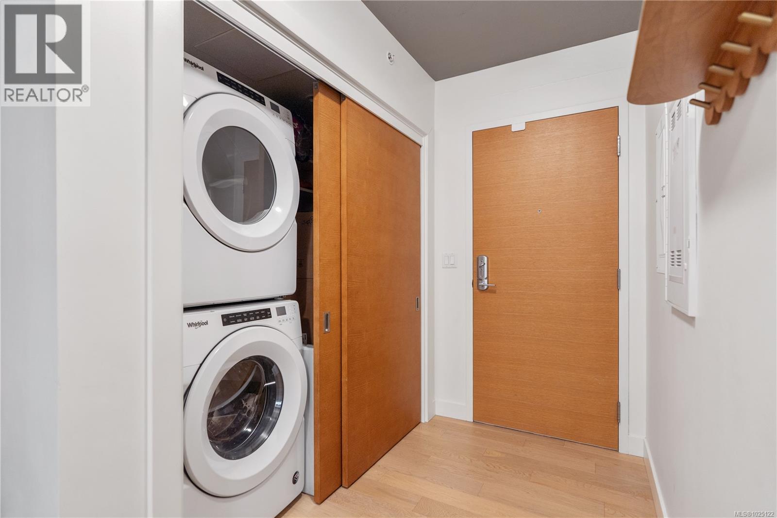 213 989 Johnson Street, Victoria