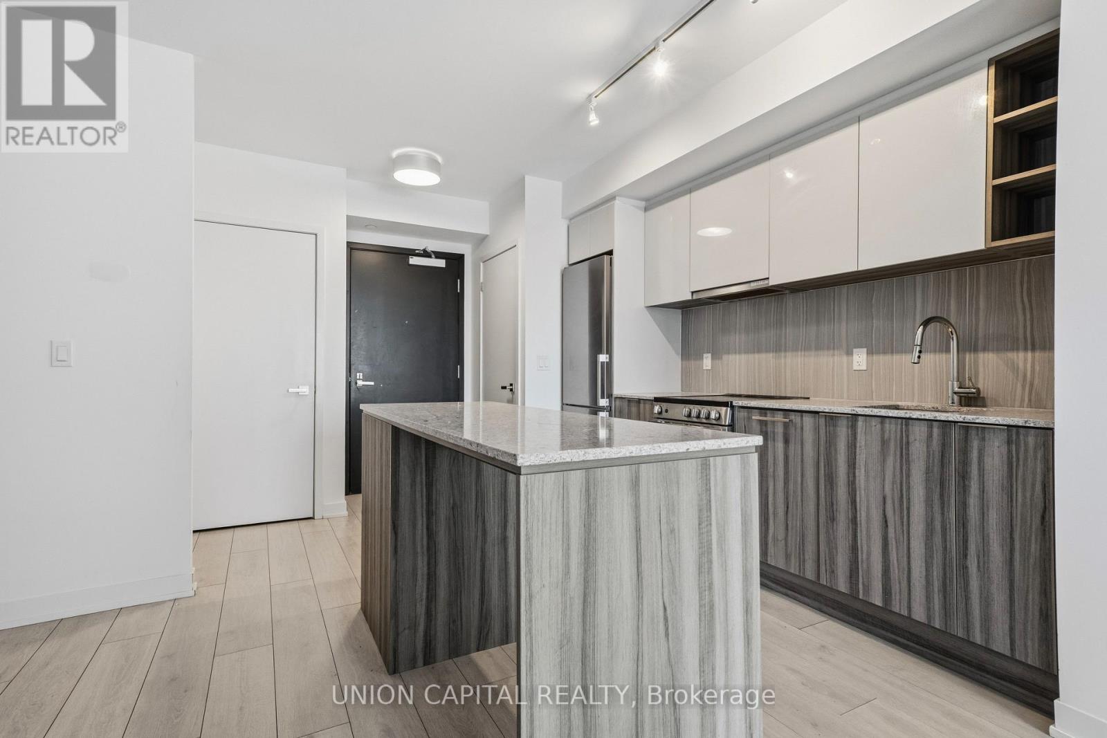 #222 31 TIPPETT ROAD - 11