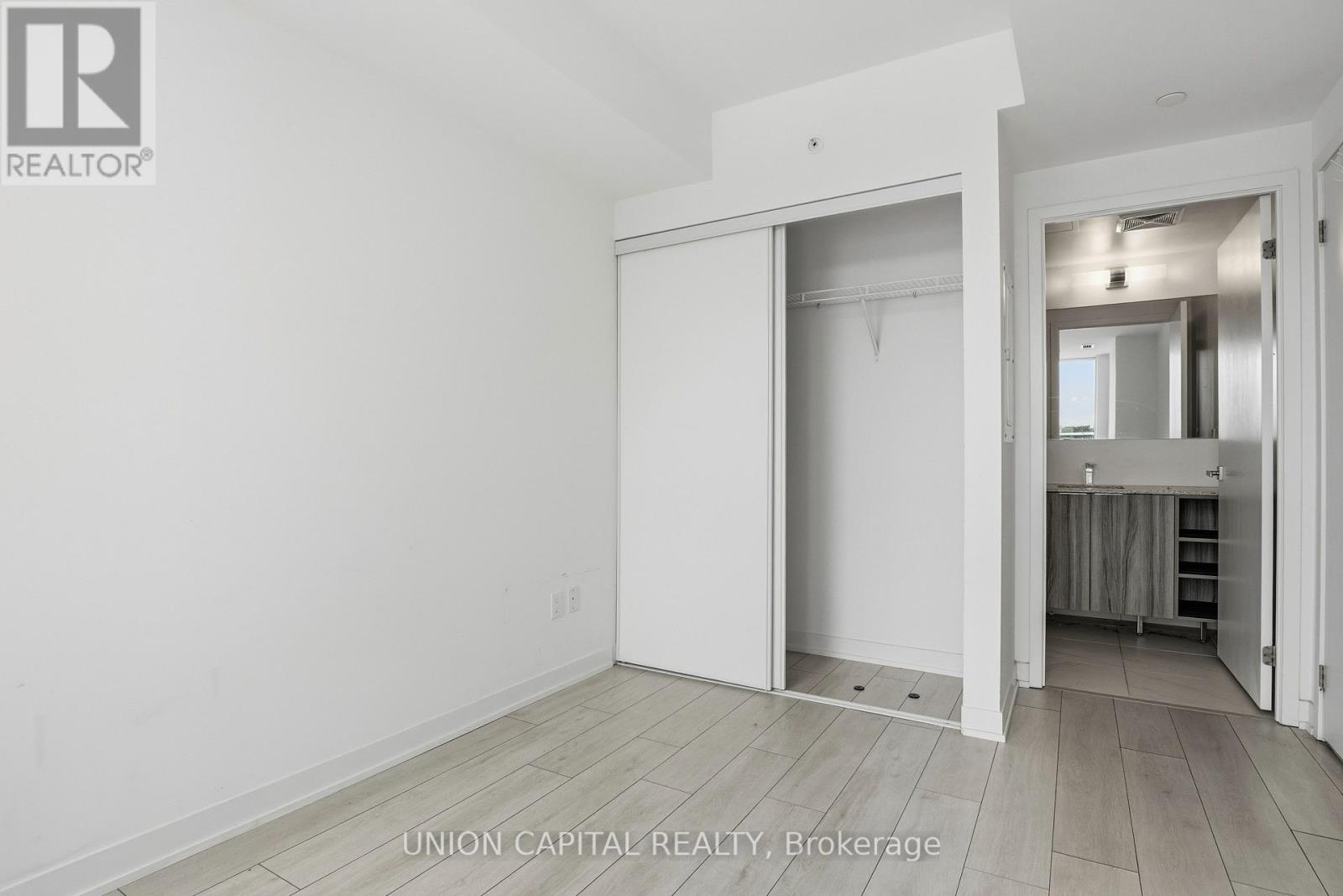 #222 31 TIPPETT ROAD - 16