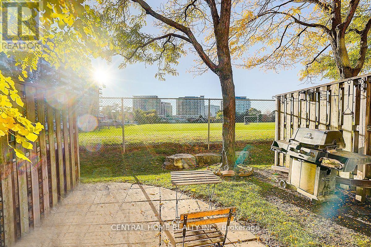 #11 988 SHEPPARD AVENUE W - 28