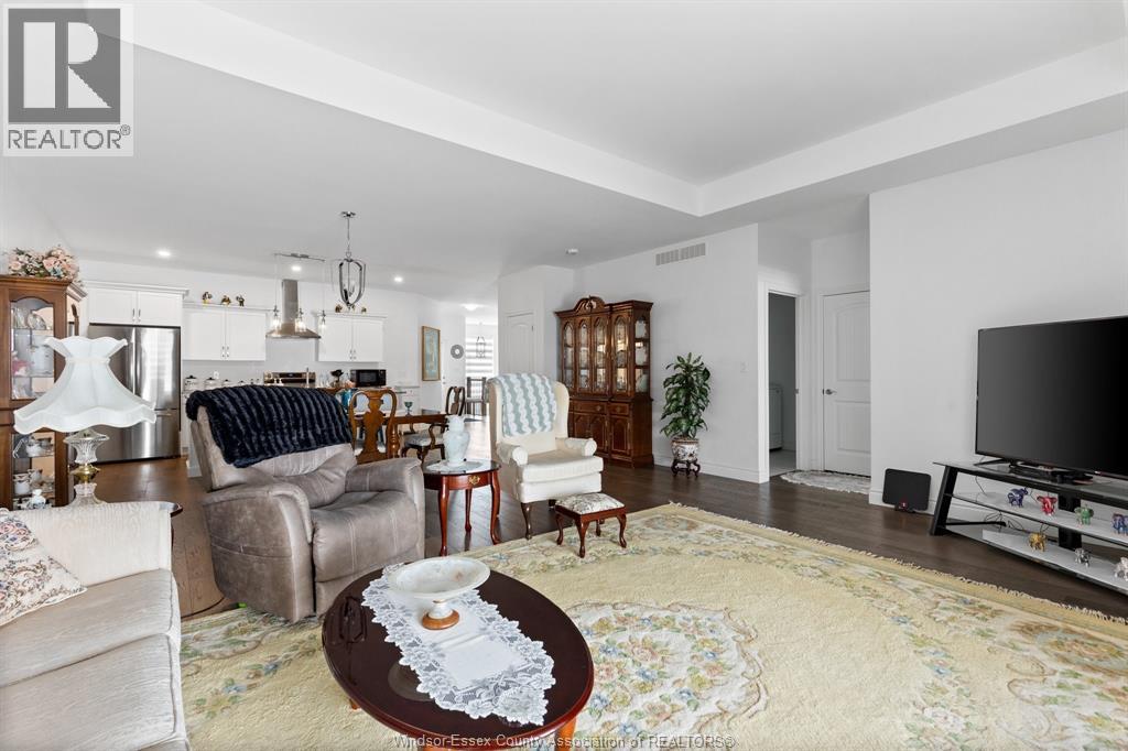 230 MCLELLAN AVENUE - 6