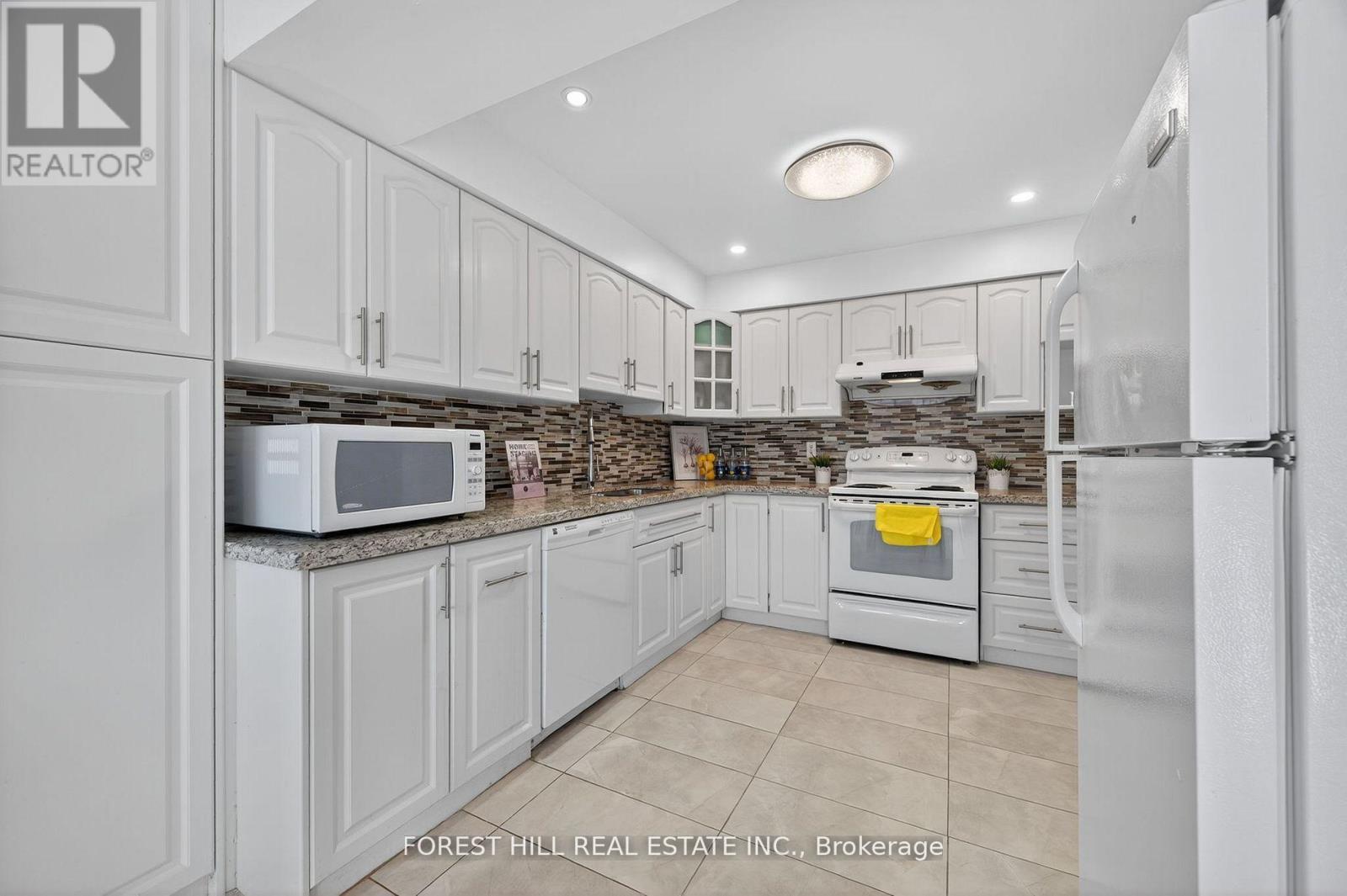 38 CARNIVAL COURT - Photo 4 of 24, Toronto (Westminster-Branson), Ontario