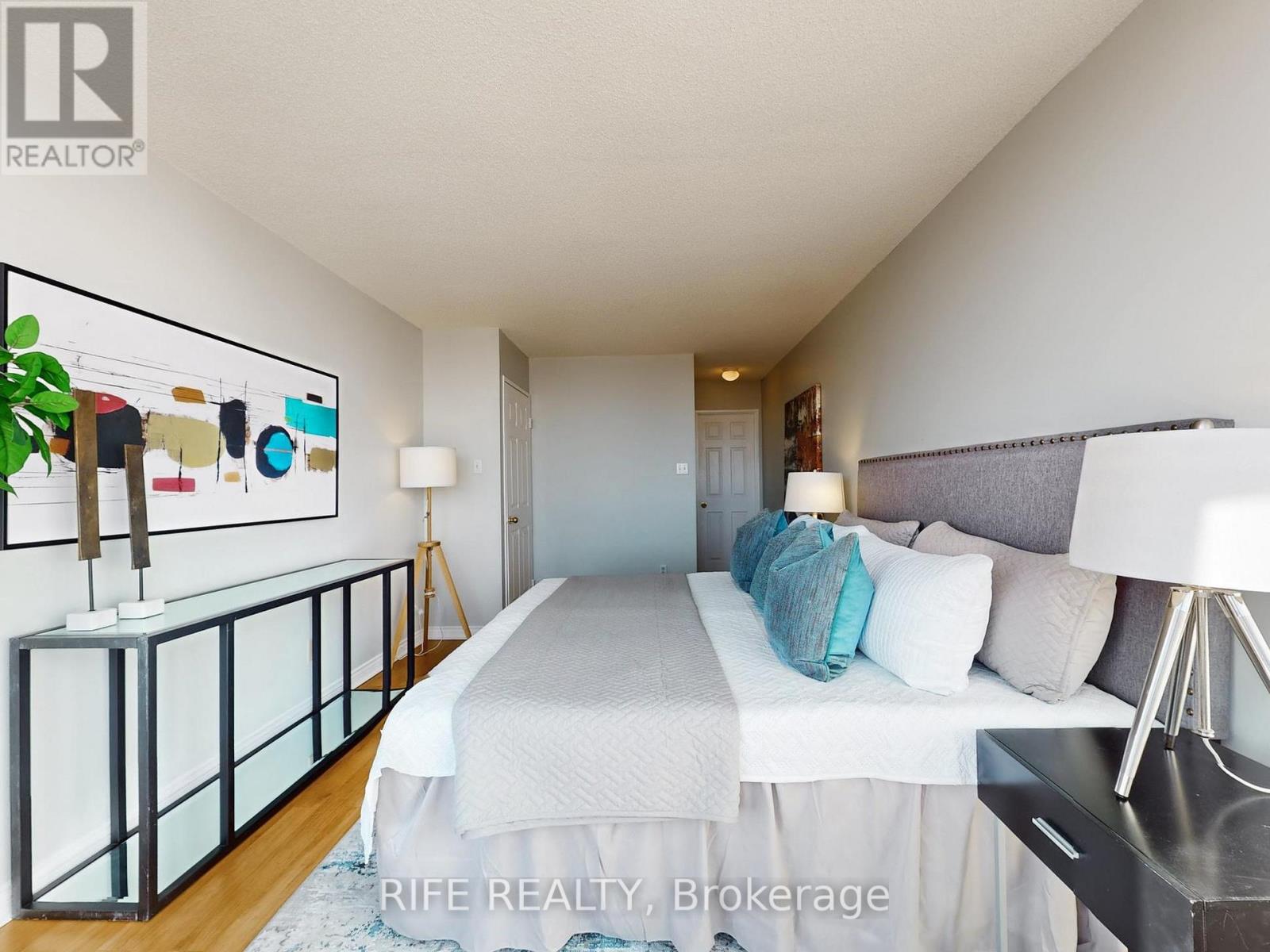 #906 260 DORIS AVENUE - 21