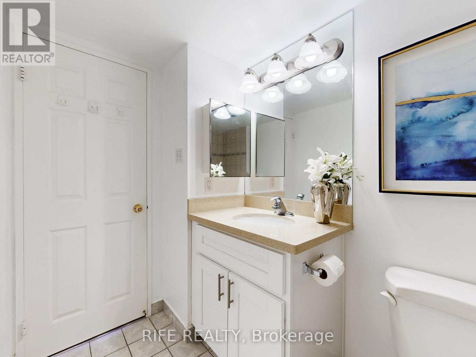 #906 260 DORIS AVENUE - 23