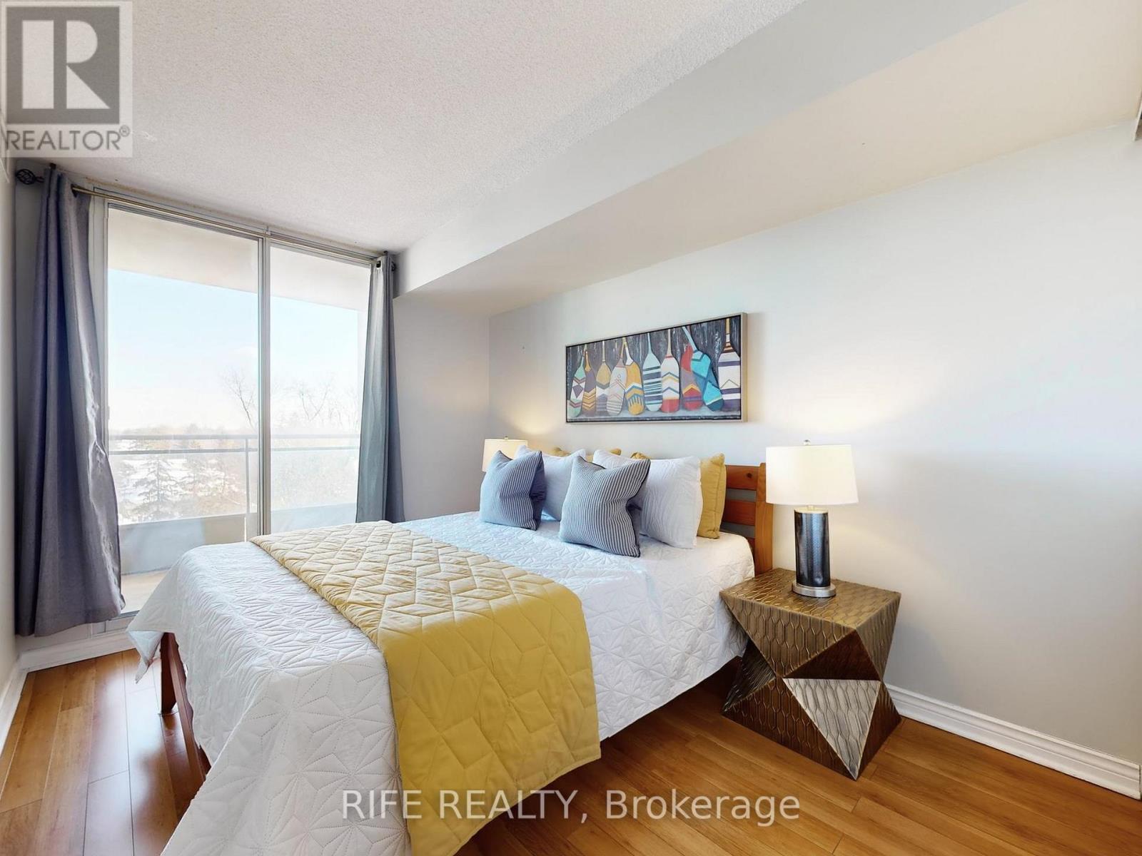 #906 260 DORIS AVENUE - 24