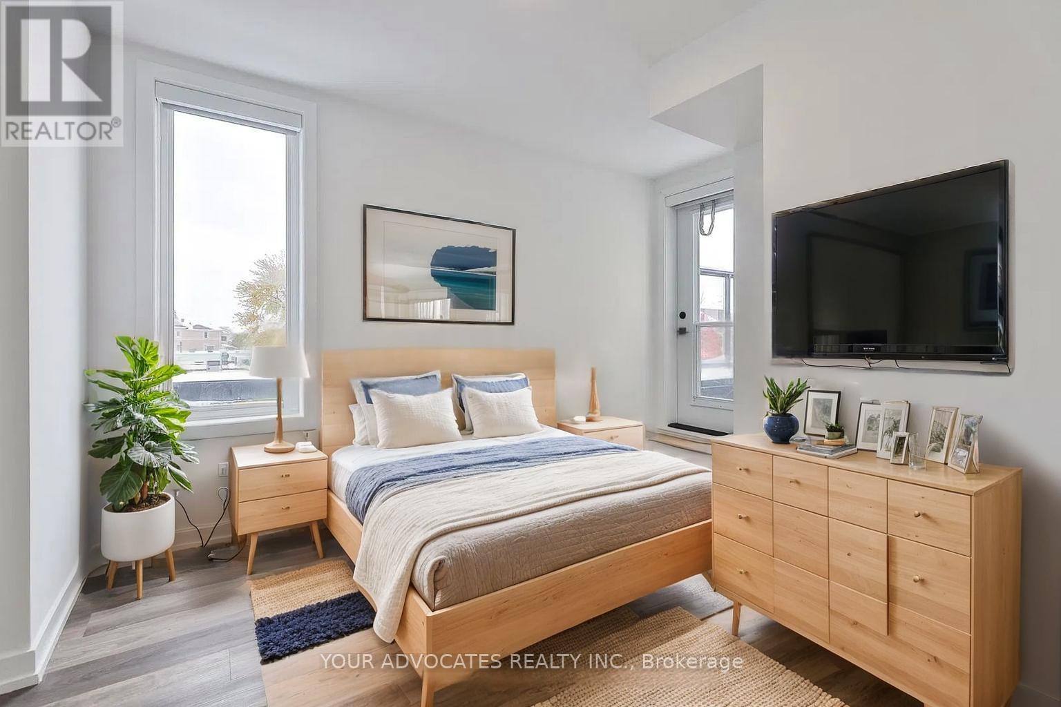 9 VIVIAN ROAD - Photo 3 of 31, Toronto (Cliffcrest), Ontario