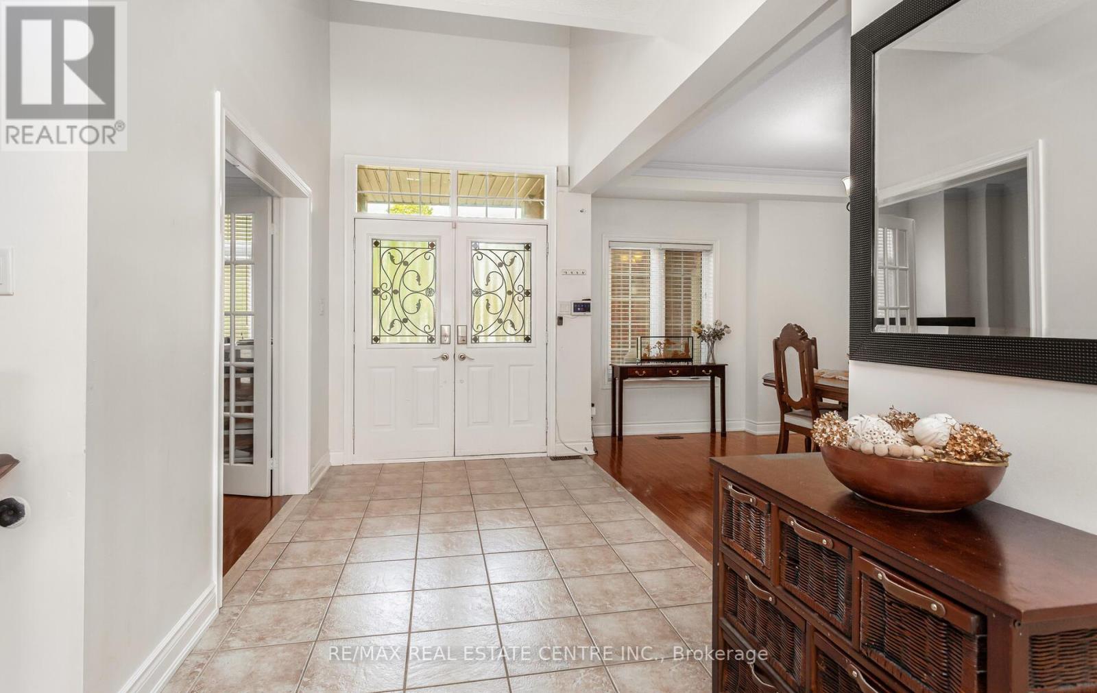 26 SAINT HUBERT DRIVE - Photo 4 of 46, Brampton (Vales of Castlemore North), Ontario