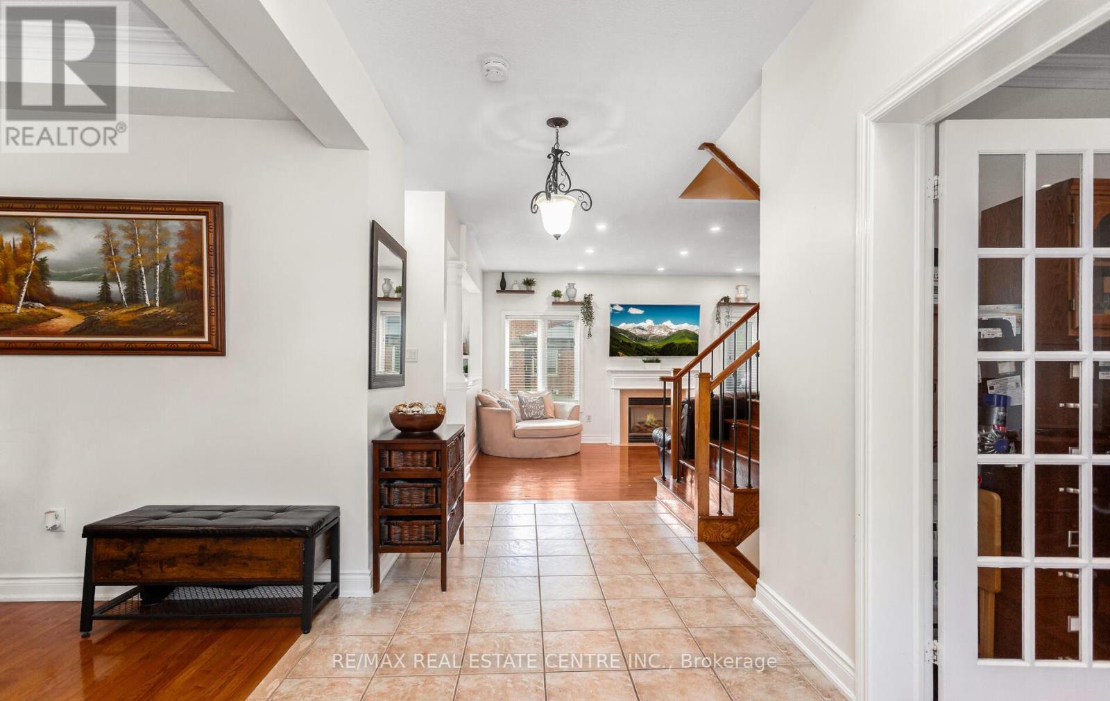 26 SAINT HUBERT DRIVE - Photo 5 of 46, Brampton (Vales of Castlemore North), Ontario