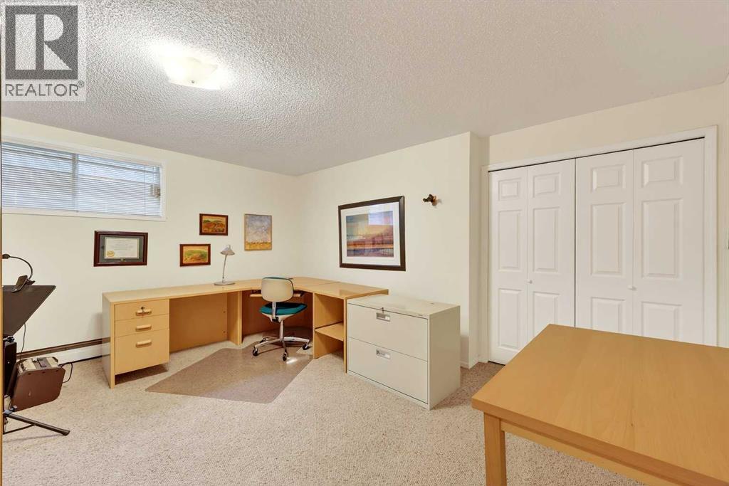 Single Family House Bungalow for Sale in  St Andrews Place NW St Andrews Heights Calgary 