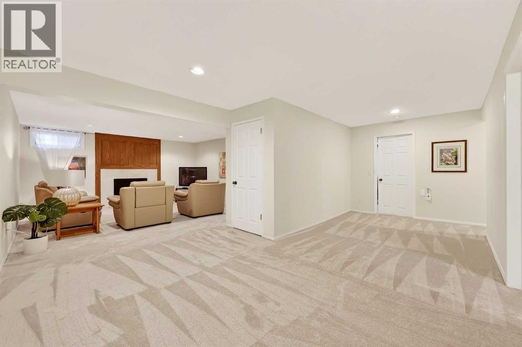 Single Family House Bungalow for Sale in  St Andrews Place NW St Andrews Heights Calgary 