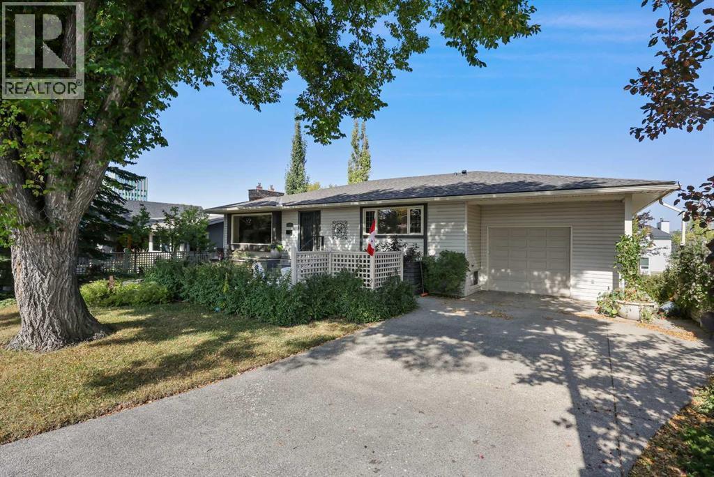 Single Family House Bungalow for Sale in  St Andrews Place NW St Andrews Heights Calgary 