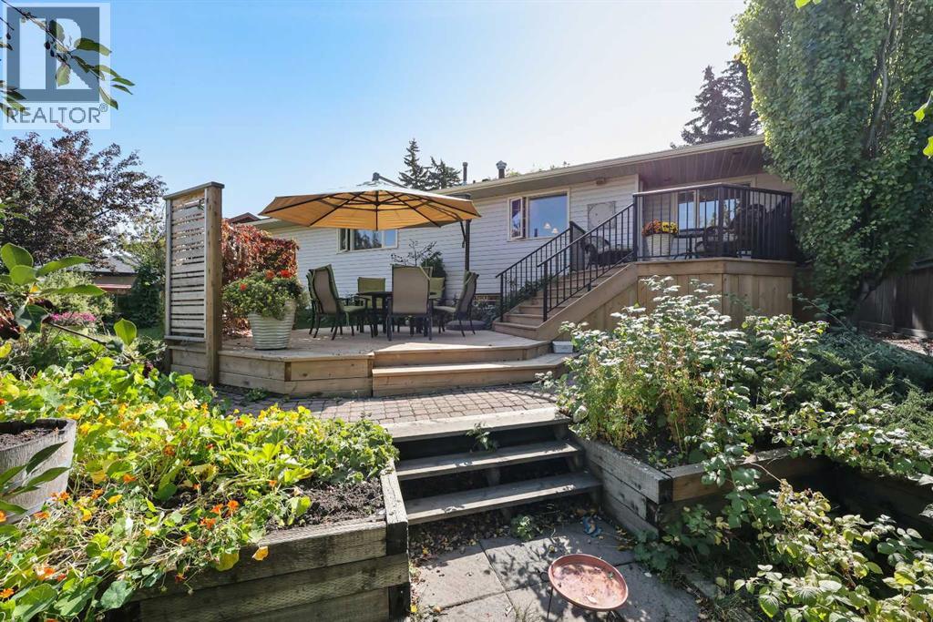 Single Family House Bungalow for Sale in  St Andrews Place NW St Andrews Heights Calgary 