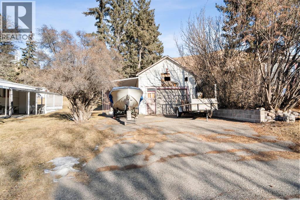 328 Third Street West, Cochrane