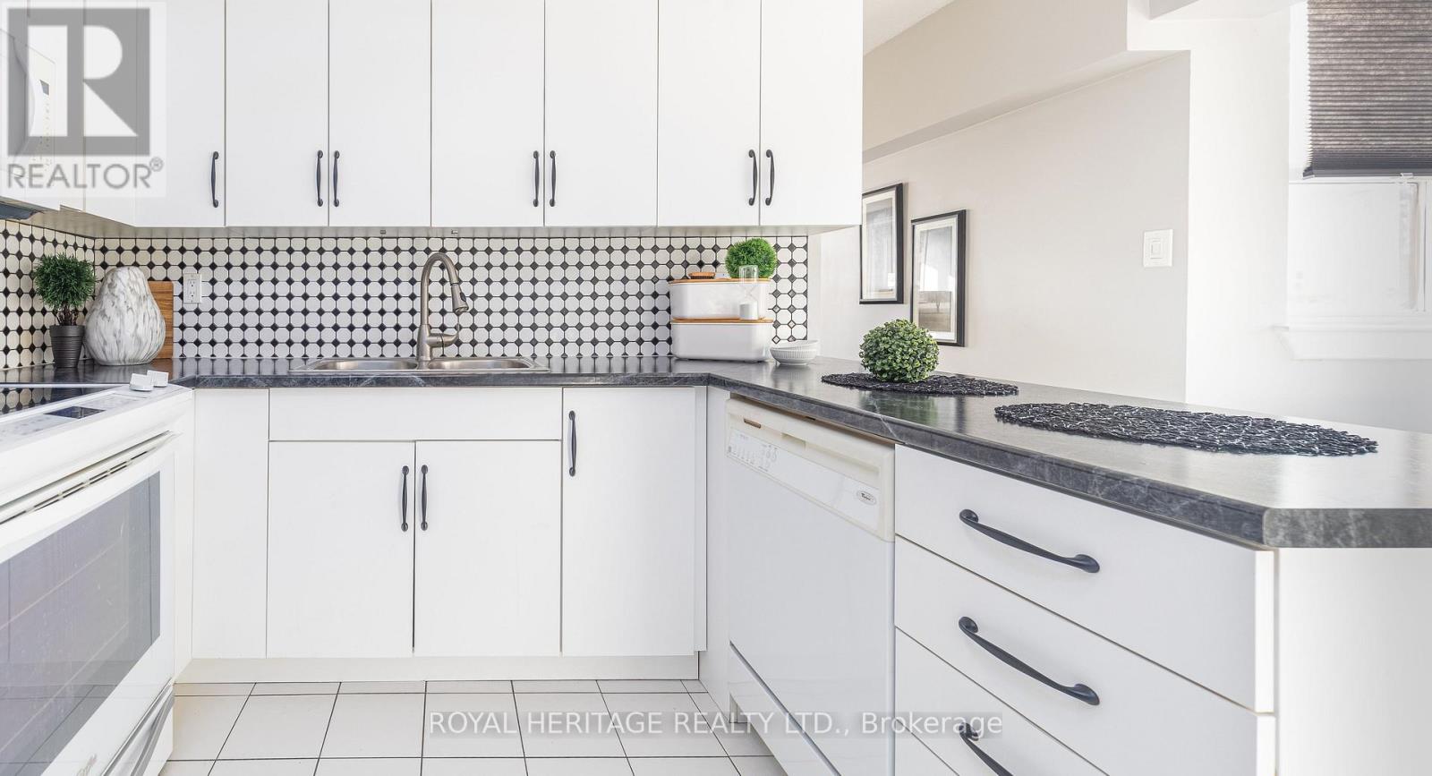 201 - 80 ATHOL STREET - Photo 5 of 47, Oshawa (Central), Ontario