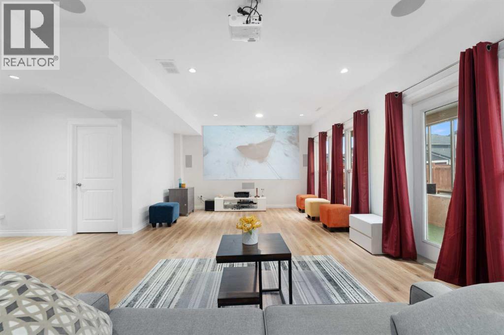 Single Family House for Sale in  Evansglen Circle NW Evanston Calgary 