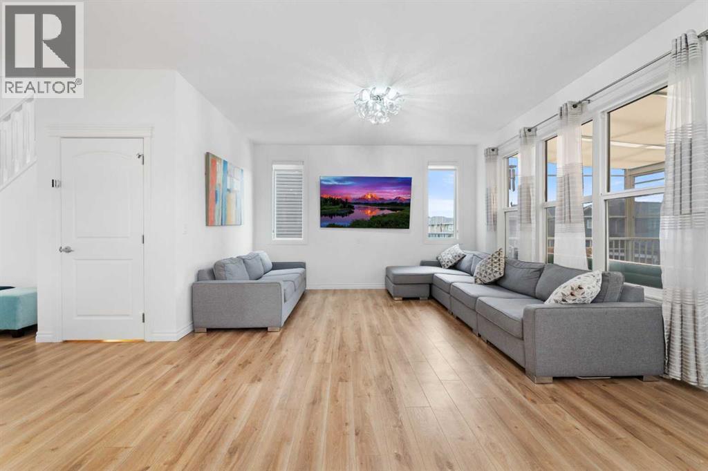 Single Family House for Sale in  Evansglen Circle NW Evanston Calgary 