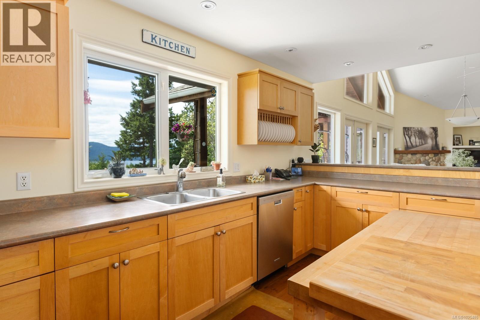  103 Murrelet Place, Salt Spring