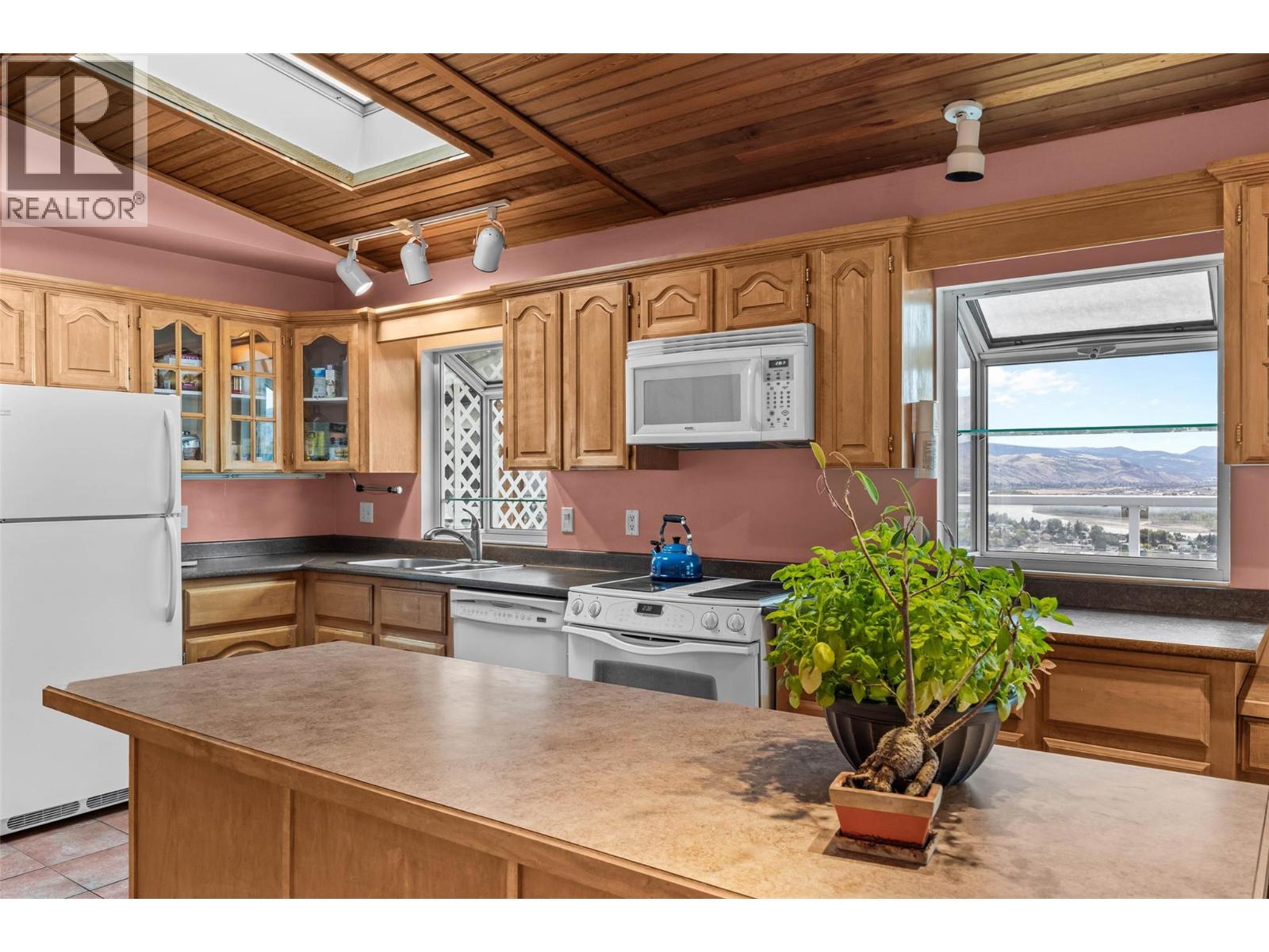 402 Strathcona Terrace, Kamloops