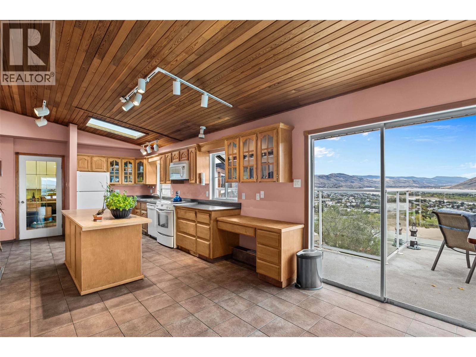 402 Strathcona Terrace, Kamloops