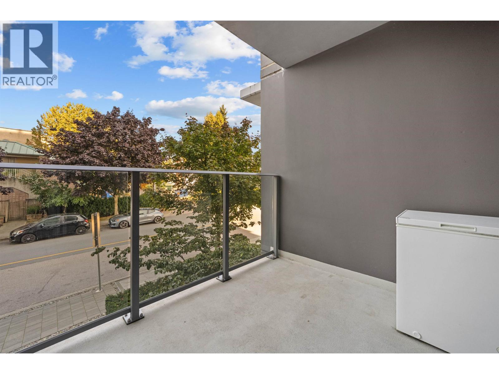 106 958 RIDGEWAY AVENUE, Coquitlam