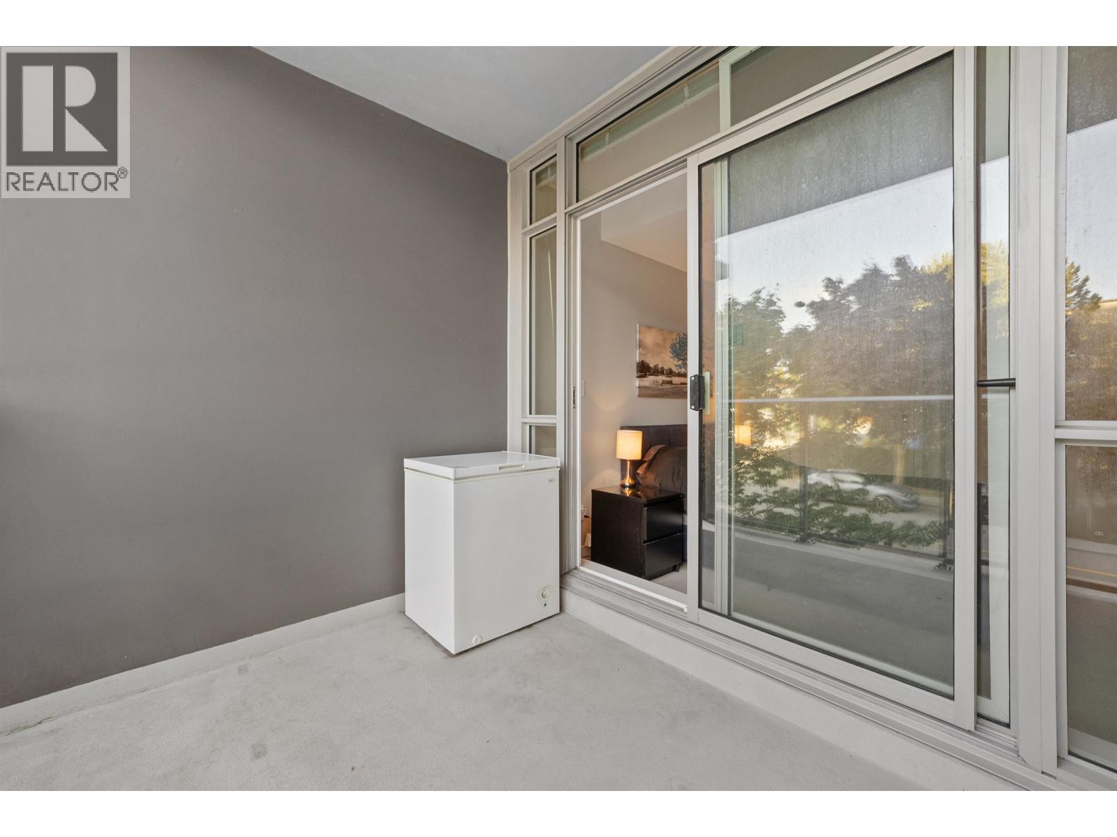 106 958 RIDGEWAY AVENUE, Coquitlam