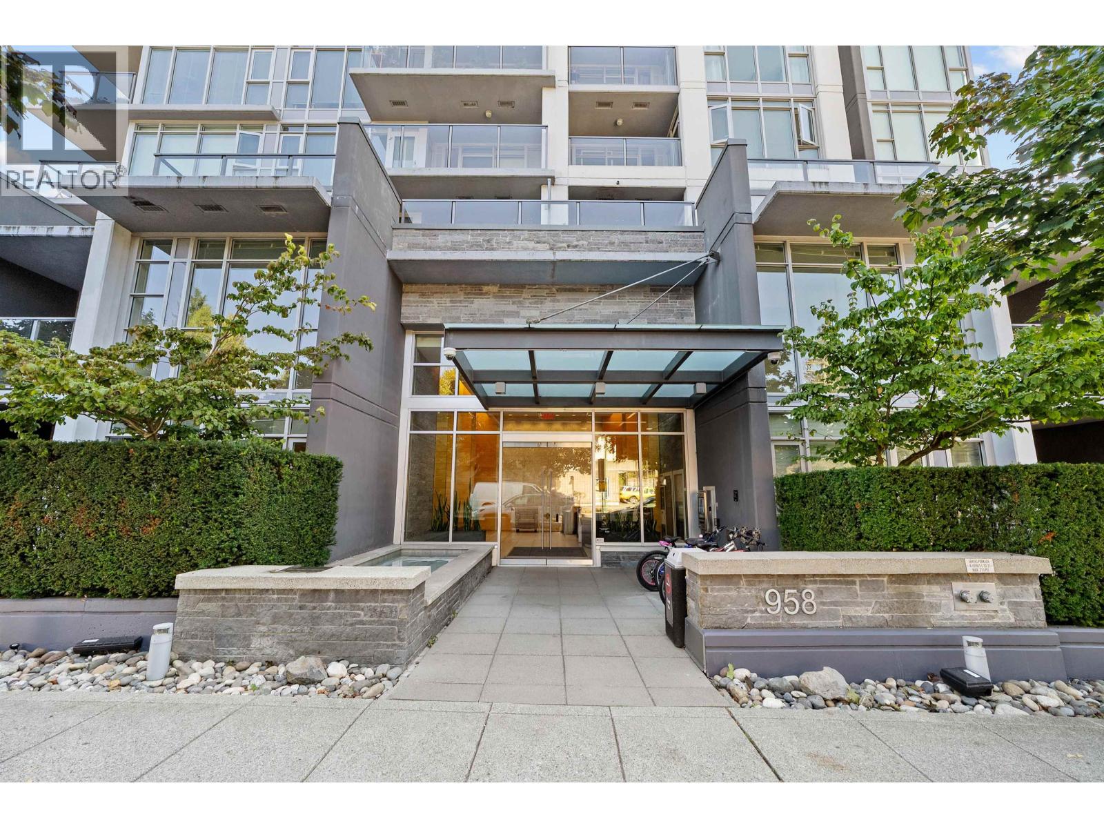 106 958 RIDGEWAY AVENUE, Coquitlam