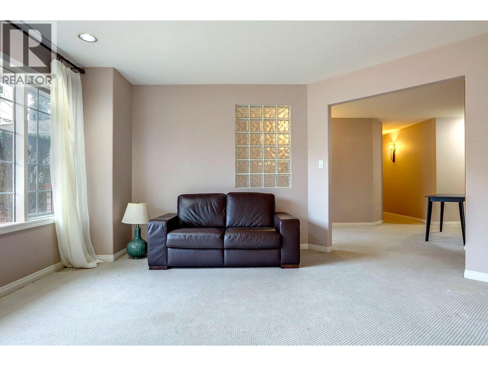 8208 Tebo Drive, Coldstream