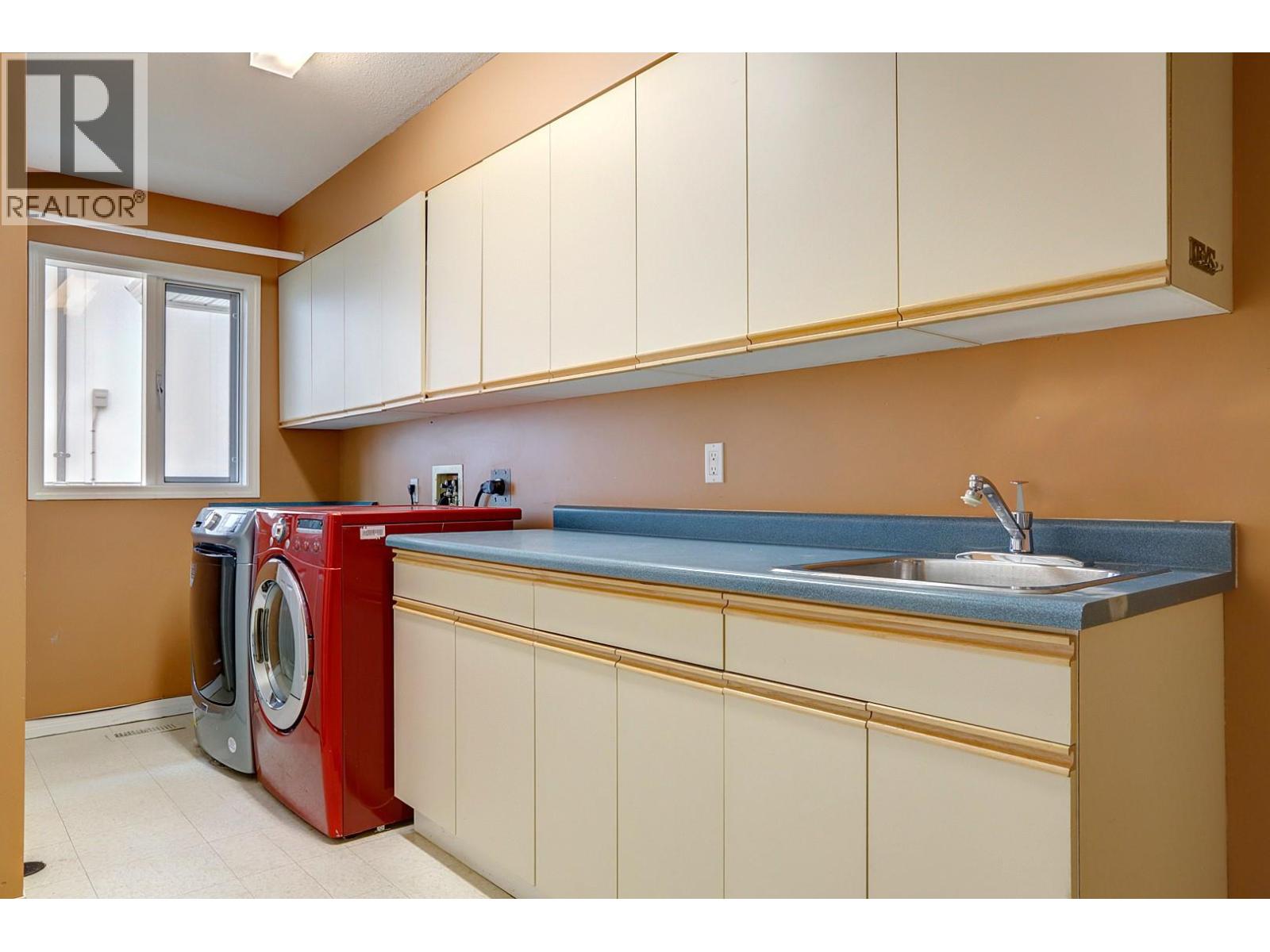 8208 Tebo Drive, Coldstream