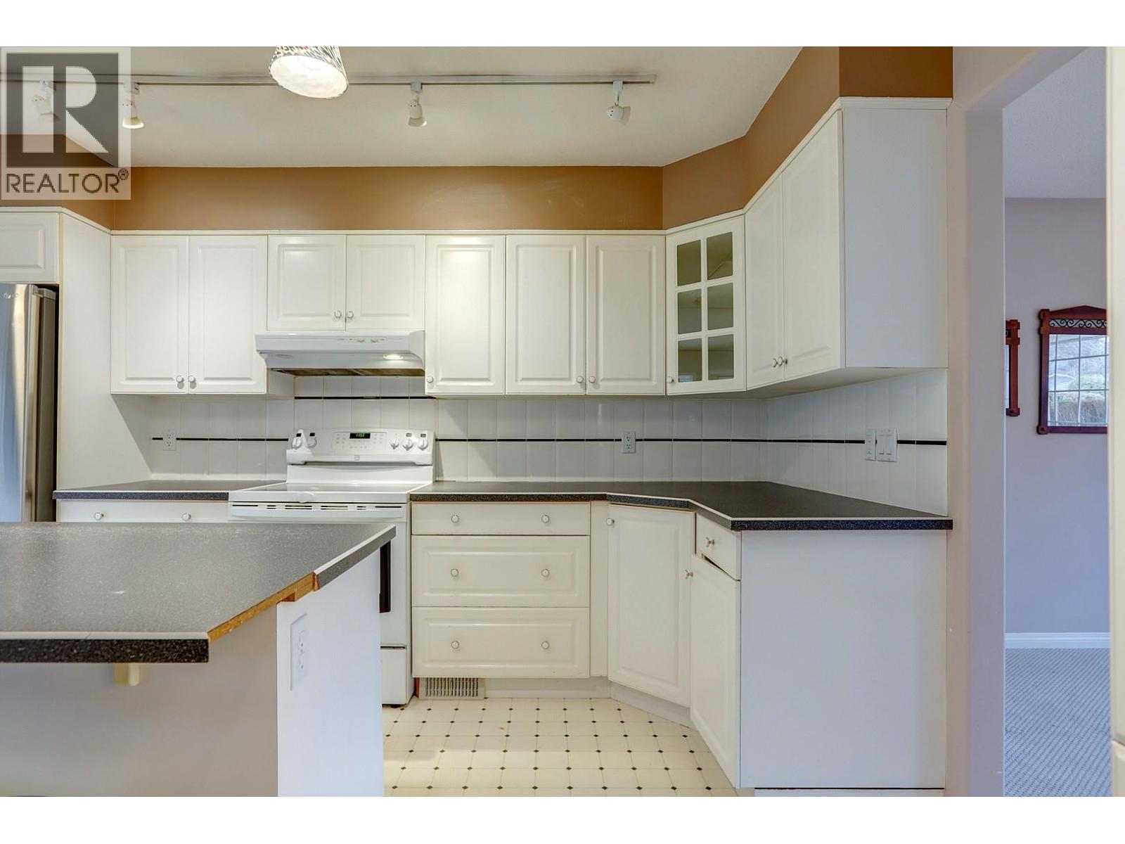 8208 Tebo Drive, Coldstream