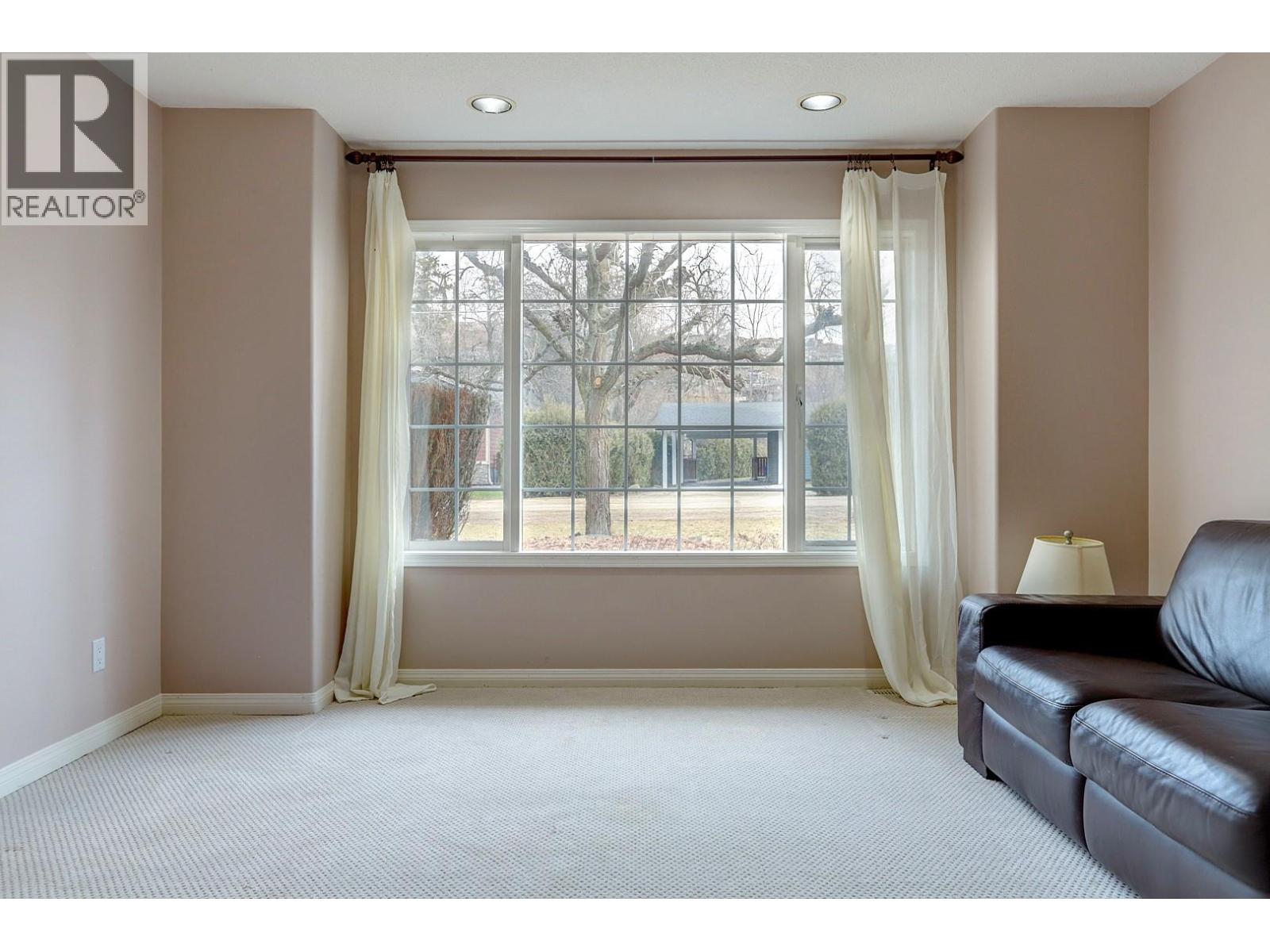 8208 Tebo Drive, Coldstream