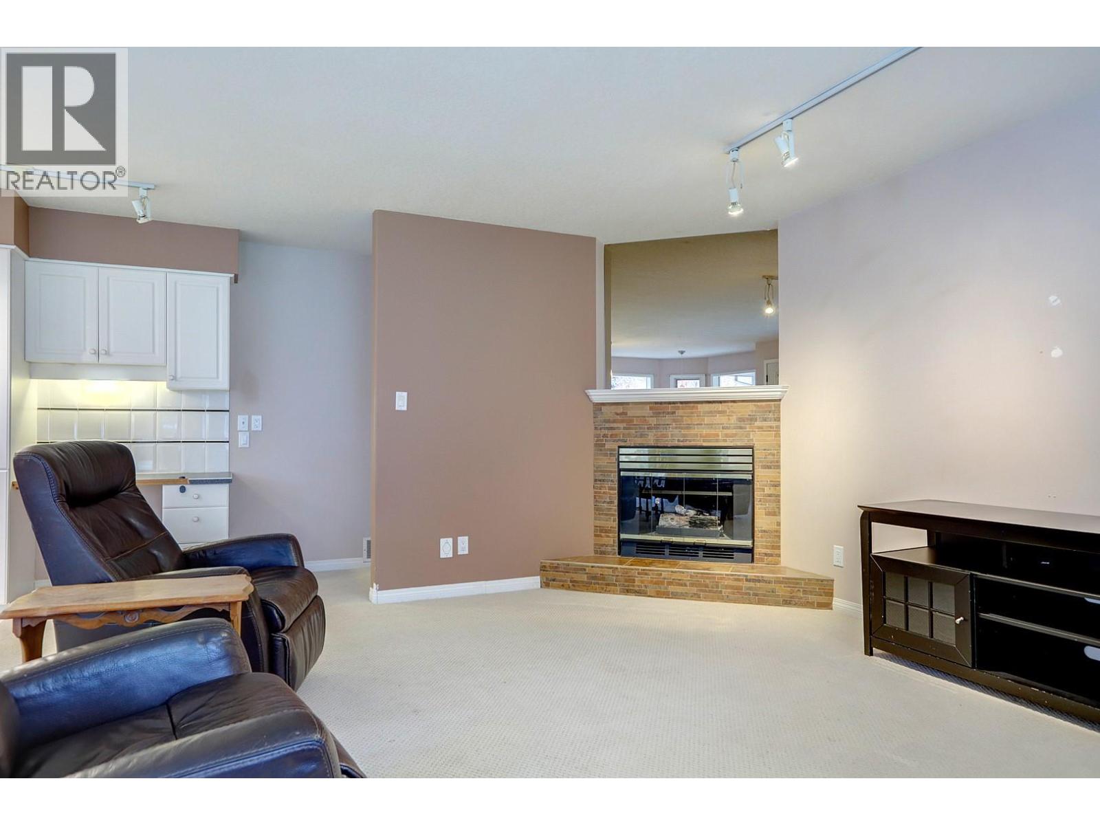 8208 Tebo Drive, Coldstream